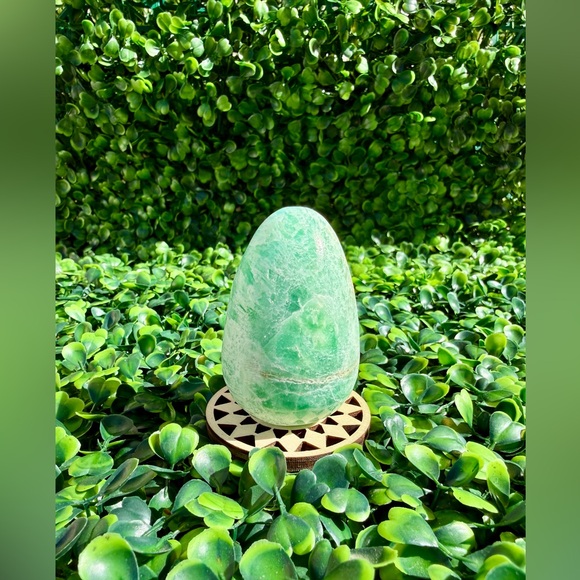 Blue Caribbean Calcite Egg - Picture 5 of 7